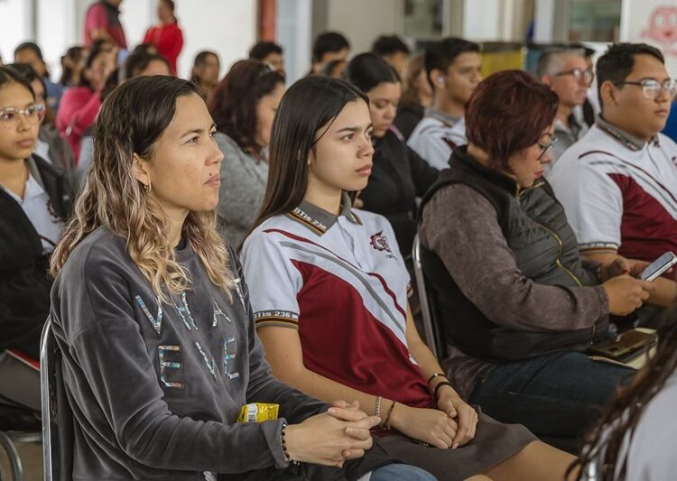 Entrega SET tarjetas del Banco Bienestar a estudiantes de CBTIS 236, en Victoria