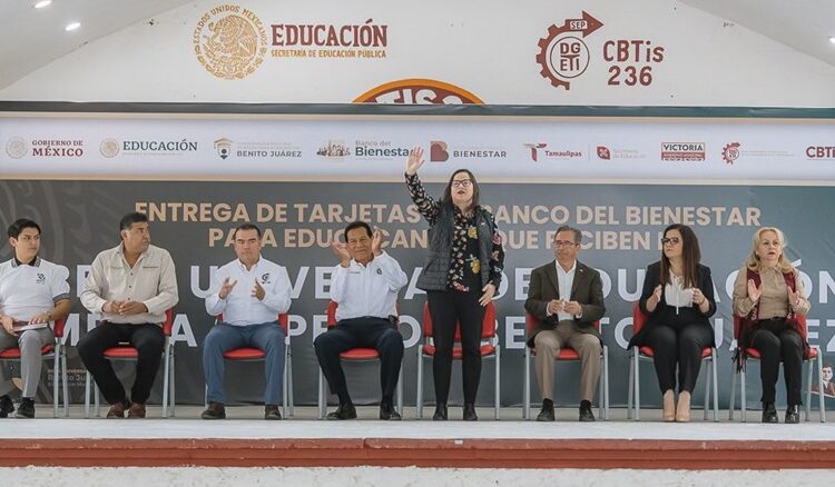 Entrega SET tarjetas del Banco Bienestar a estudiantes de CBTIS 236, en Victoria