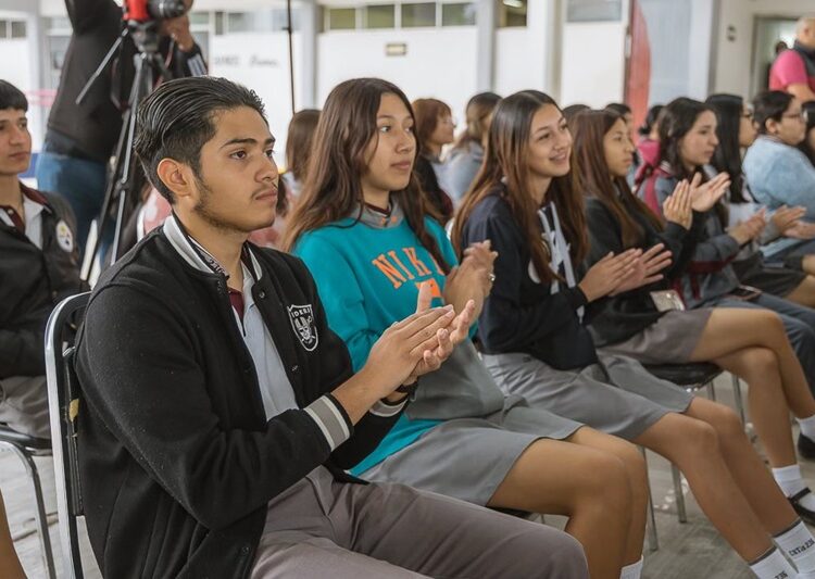 Entrega SET tarjetas del Banco Bienestar a estudiantes de CBTIS 236, en Victoria