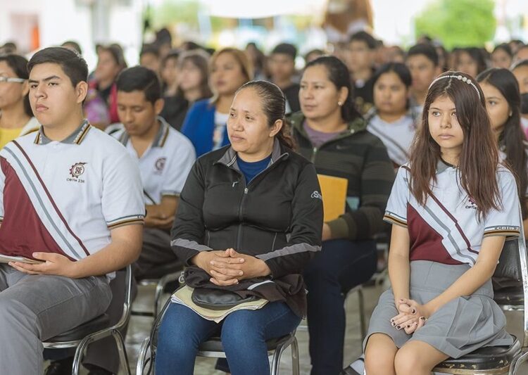 Entrega SET tarjetas del Banco Bienestar a estudiantes de CBTIS 236, en Victoria