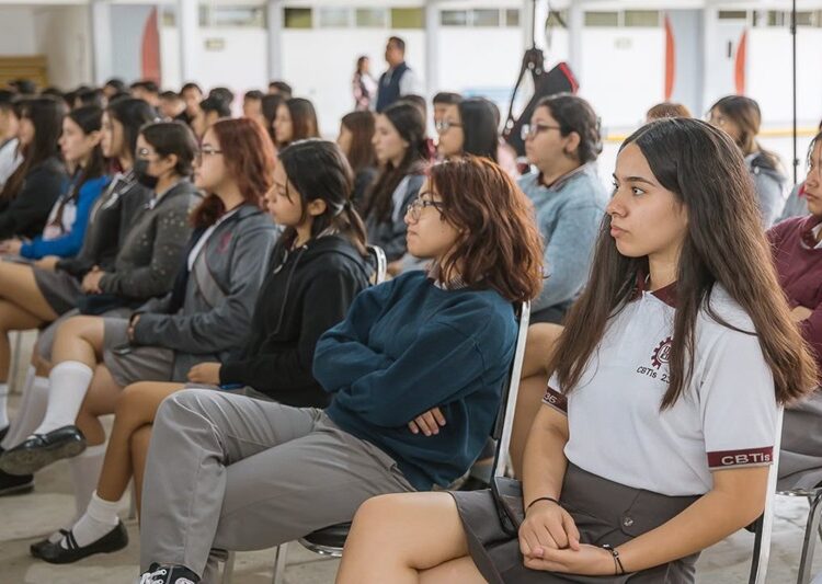 Entrega SET tarjetas del Banco Bienestar a estudiantes de CBTIS 236, en Victoria