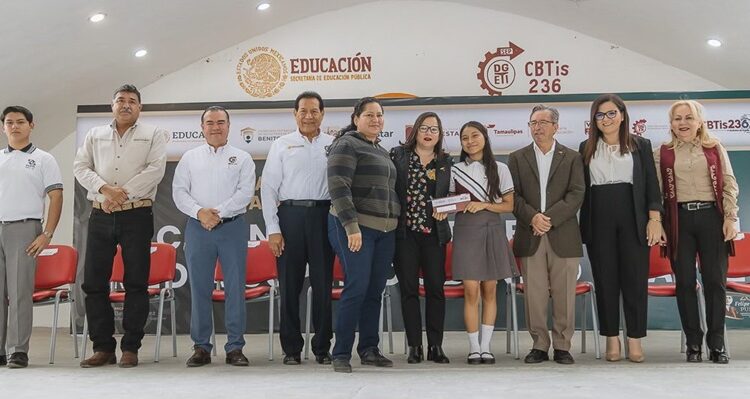 Entrega SET tarjetas del Banco Bienestar a estudiantes de CBTIS 236, en Victoria