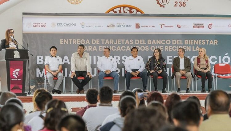 Entrega SET tarjetas del Banco Bienestar a estudiantes de CBTIS 236, en Victoria