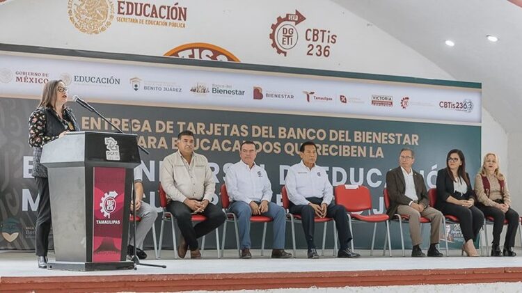 Entrega SET tarjetas del Banco Bienestar a estudiantes de CBTIS 236, en Victoria