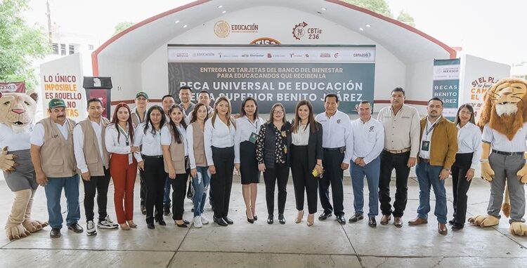 Entrega SET tarjetas del Banco Bienestar a estudiantes de CBTIS 236, en Victoria