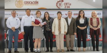 Entrega SET tarjetas del Banco Bienestar a estudiantes de CBTIS 236, en Victoria