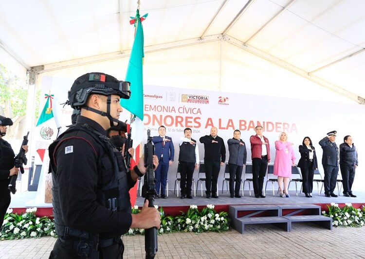 Entrega gobernador apoyos para mejorar servicios e infraestructura en Victoria