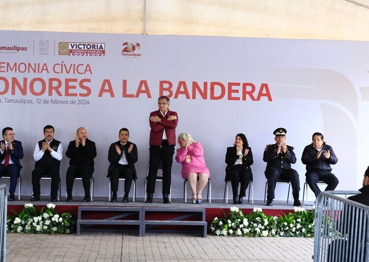 Entrega gobernador apoyos para mejorar servicios e infraestructura en Victoria