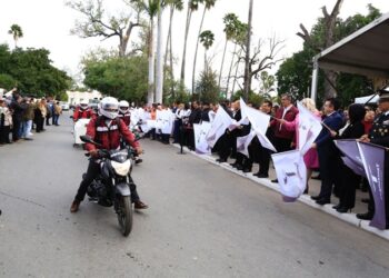 Entrega gobernador apoyos para mejorar servicios e infraestructura en Victoria