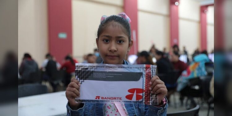 Estas son las fechas y horarios para la entrega de tarjetas bancarias de Becas UNE