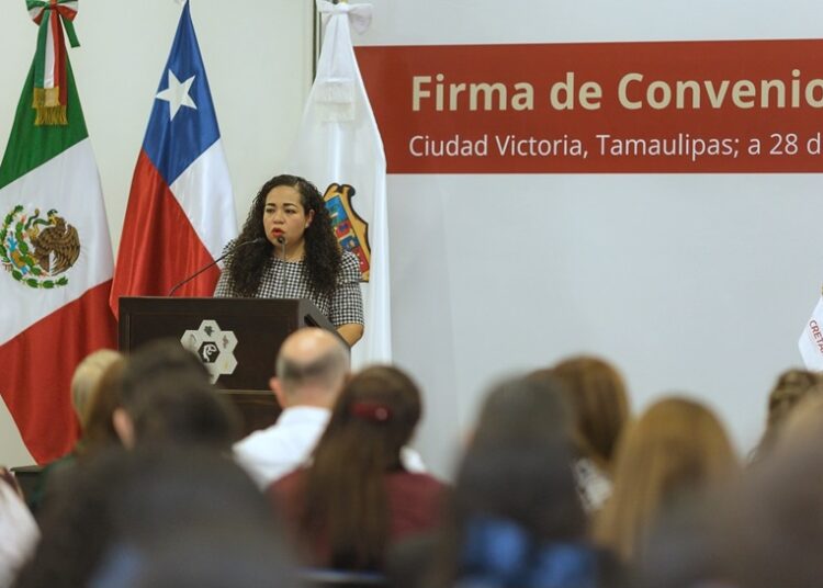 Firma de convenio internacional entre UMCE de Chile y CRETAM
