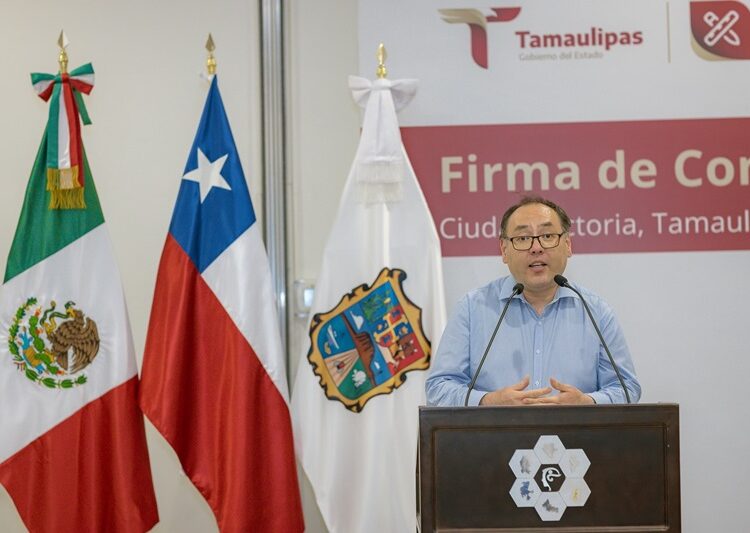 Firma de convenio internacional entre UMCE de Chile y CRETAM