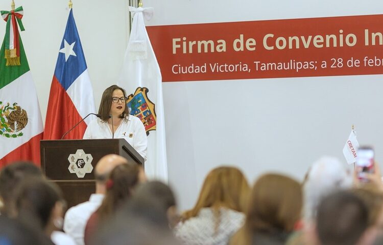 Firma de convenio internacional entre UMCE de Chile y CRETAM