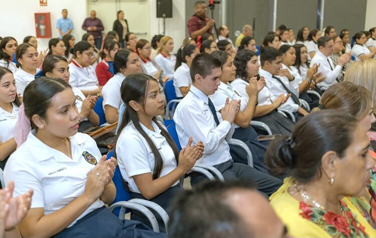 Firma de convenio internacional entre UMCE de Chile y CRETAM