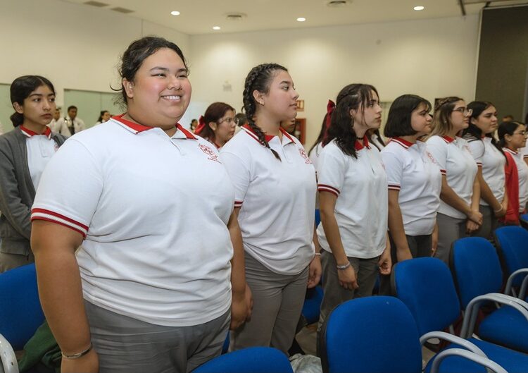 Firma de convenio internacional entre UMCE de Chile y CRETAM