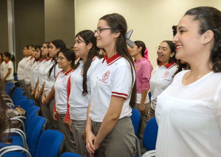 Firma de convenio internacional entre UMCE de Chile y CRETAM