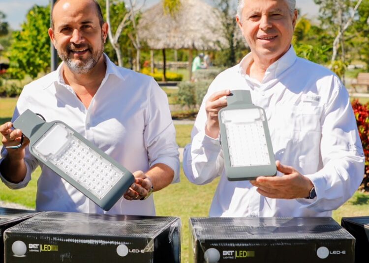 Fortalece Chucho Nader programa permanente de alumbrado público