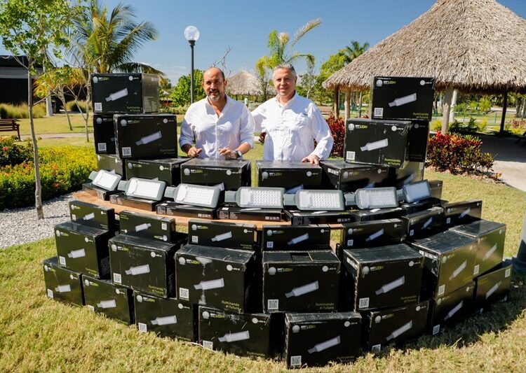 Fortalece Chucho Nader programa permanente de alumbrado público