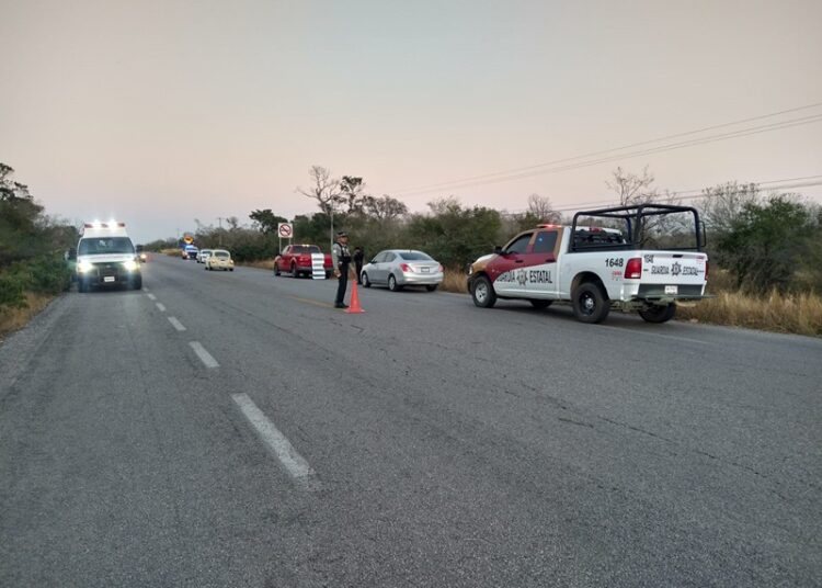 Guardia Estatal auxilia a mujeres y menores lesionados en volcadura