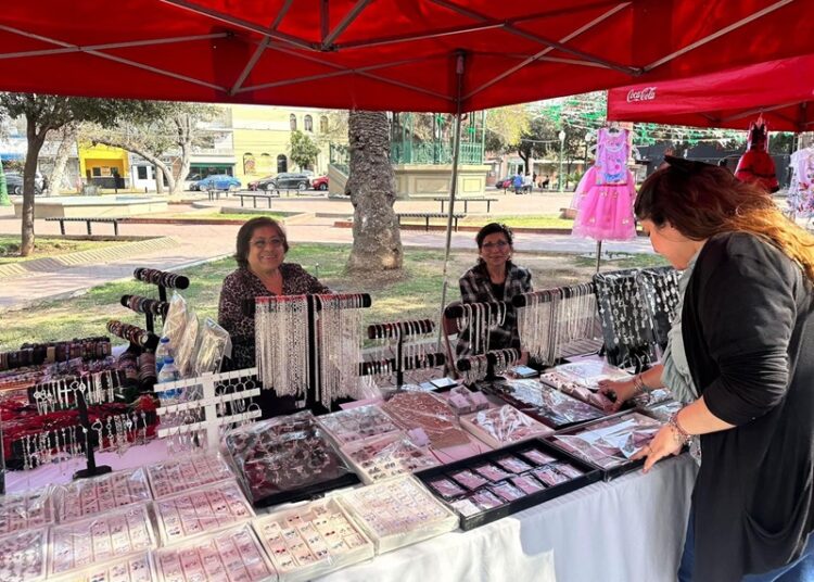 Impulsa Gobierno de NLD economía de vendedores locales