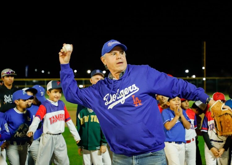 Inaugura Chucho Alumbrado en el Ángel Castro