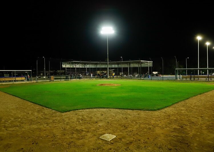 Inaugura Chucho Alumbrado en el Ángel Castro