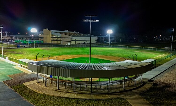 Inaugura Chucho Alumbrado en el Ángel Castro