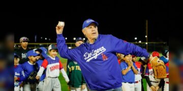 Inaugura Chucho Alumbrado en el Ángel Castro