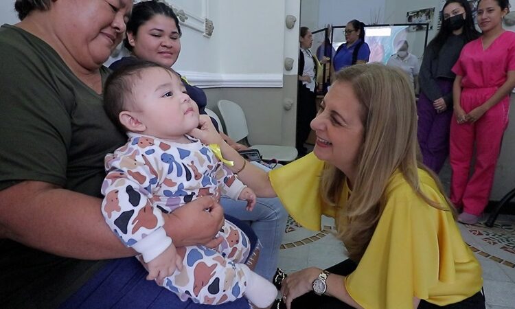 Inicia Aída Féres de Nader Campaña Contra el Cáncer Infantil en el DIF