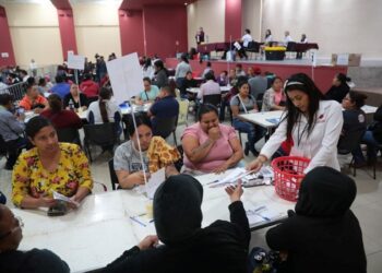 Inicia Gobierno de NLD entrega de tarjetas bancarias para beneficiarios de Becas UNE 2024