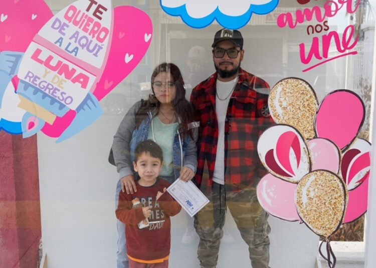 Invita DIF NLD a tomarse la foto en cabina del amor y la amistad