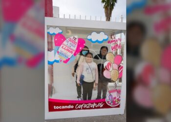 Invita DIF NLD a tomarse la foto en cabina del amor y la amistad