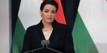 La presidenta de Hungría renunció tras escándalo político