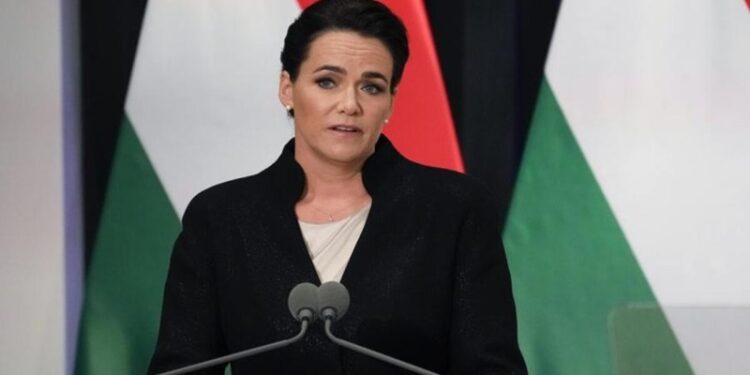 La presidenta de Hungría renunció tras escándalo político