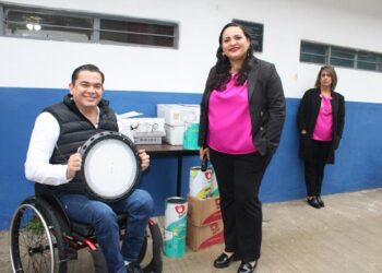 Marco Gallegos no para de ayudar a su gente