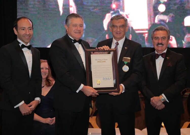 Nombran Dos Laredos “Líder Binacional” a gobernador AVA por impulsar la región fronteriza