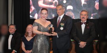 Nombran Dos Laredos “Líder Binacional” a gobernador AVA por impulsar la región fronteriza