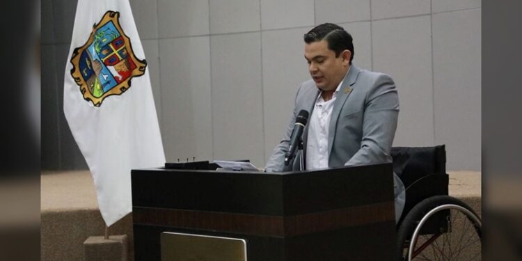 Pide licencia Marco Gallegos y sale del Congreso local