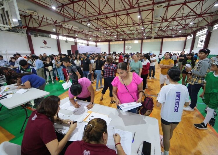 Realiza Gobierno de NLD entrega simbólica de becas deportivas