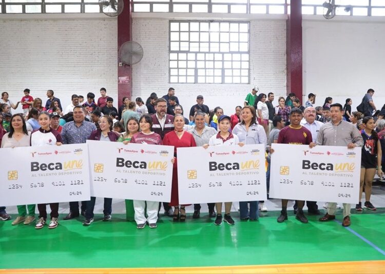 Realiza Gobierno de NLD entrega simbólica de becas deportivas