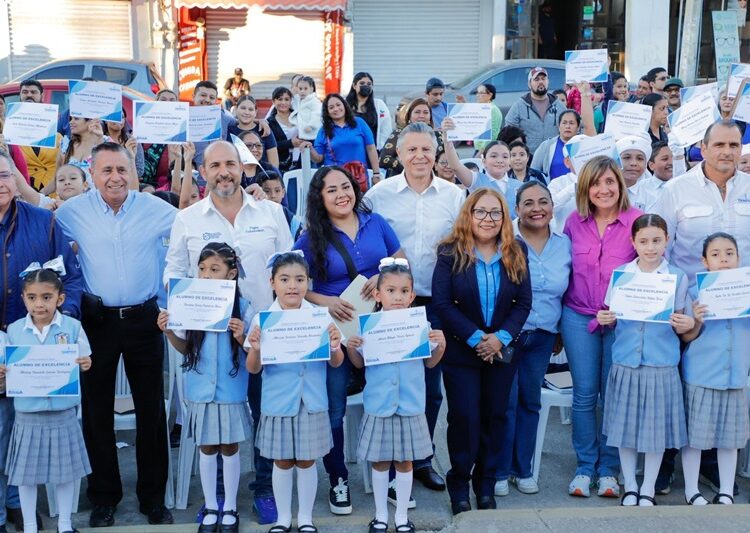 Reconoce Chucho Nader a alumnos triunfadores en Certamen Estatal de Escoltas
