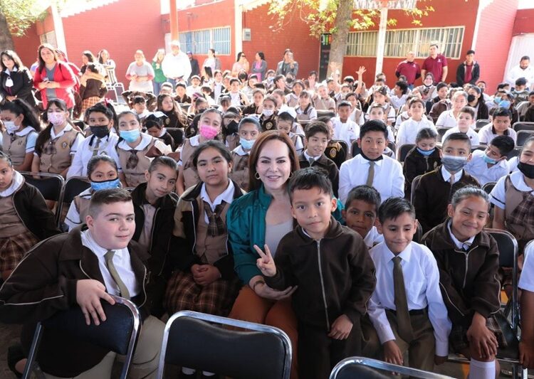 Reconocen padres de familia al Gobierno de NLD por impulsar la educación a través de las beca UNE