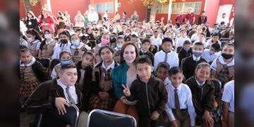 Reconocen padres de familia al Gobierno de NLD por impulsar la educación a través de las beca UNE