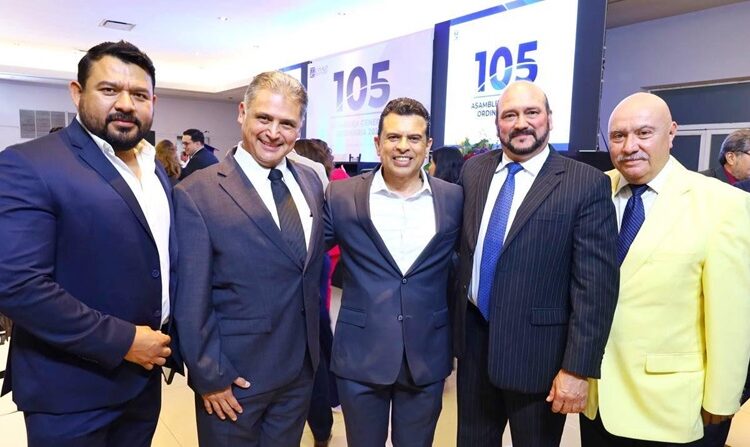 Refrenda Gattás Báez vínculo de colaboración con CANACO Victoria