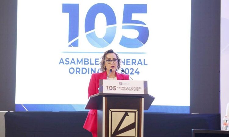 Refrenda Gattás Báez vínculo de colaboración con CANACO Victoria