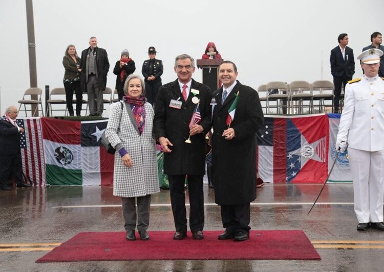 Refrendan autoridades mexicanas y estadounidenses lazos de unión y hermandad con fraternal abrazo