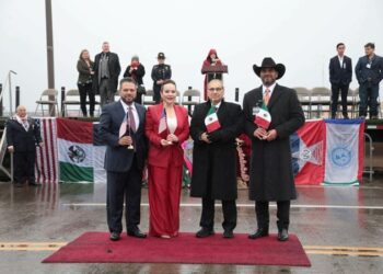 Refrendan autoridades mexicanas y estadounidenses lazos de unión y hermandad con fraternal abrazo