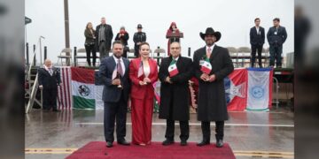 Refrendan autoridades mexicanas y estadounidenses lazos de unión y hermandad con fraternal abrazo