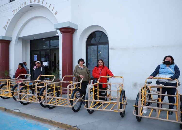 Respalda Alclade de Altamira economía de comerciantes con entrega de triciclos