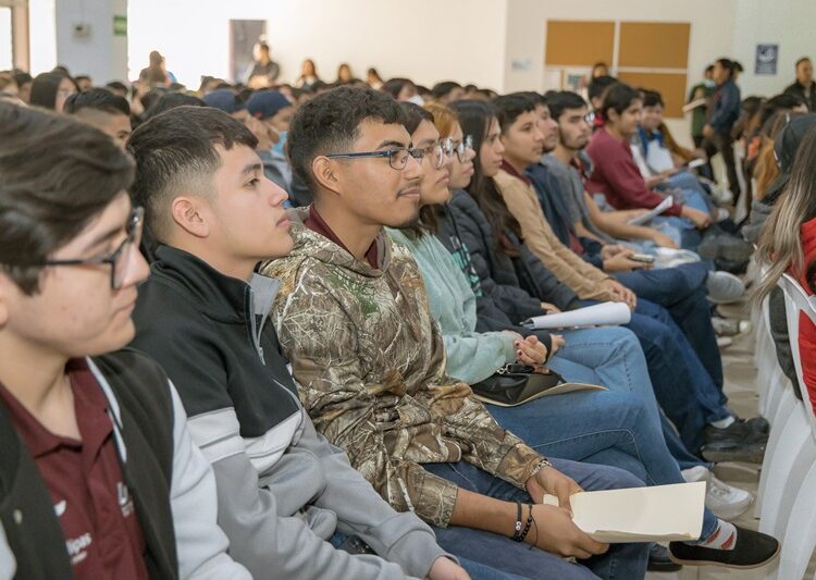 SET entrega becas “Futuro Tamaulipas, Jóvenes de Nivel Superior”